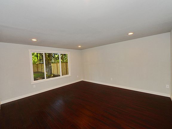 3rd image of 12515 98th Ave NE
