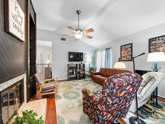 5th image of 4304 center oak woods