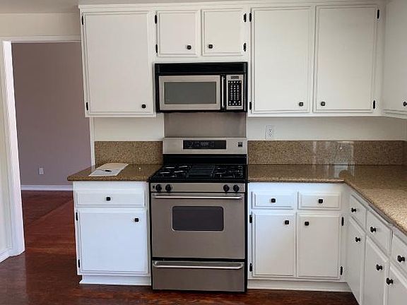 5th image of 20204 Blythe St