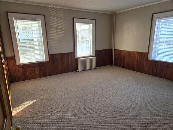 Master Bedroom 13'x16'
