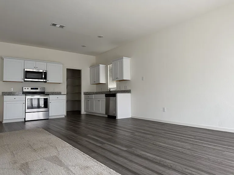 684 Crestridge Dr — Photo 4