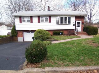54 Oxford Rd, Colonia, NJ 07067