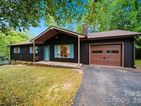 9197 Apache Dr, Hickory, NC 28601