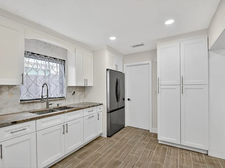 5008 Parker Ave — Photo 12