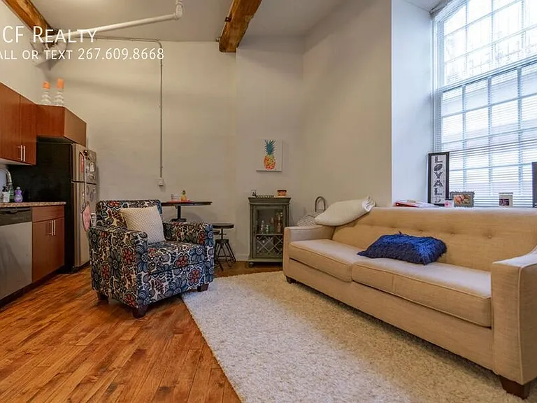 4 Leverington Ave #205 — Photo 2