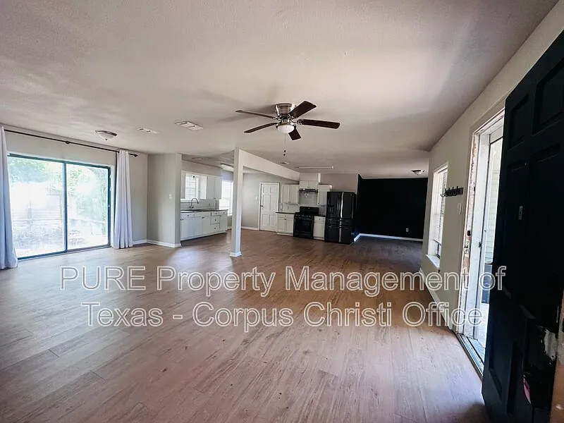 3 bed, 2.0 bath, 1732 sqft, $1,550 — Photo 2