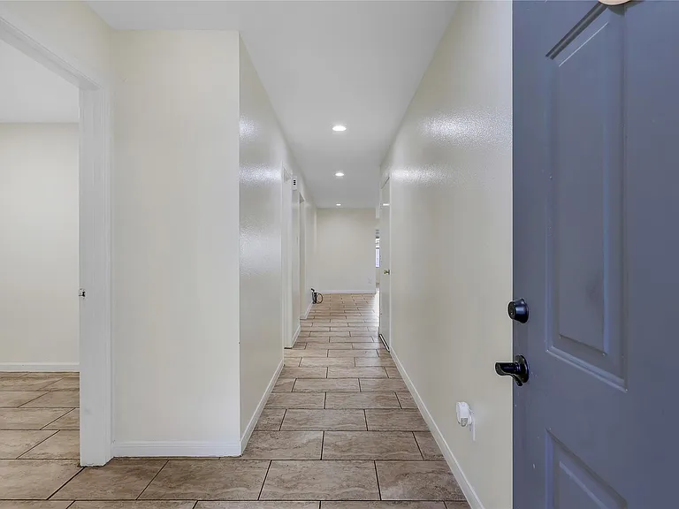 1117 Willersley Ln — Photo 3