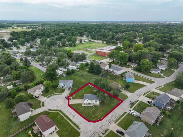 204 Lacy Ln, Belton, MO 64012
