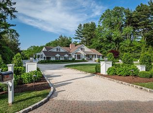 237 Southdown Rd, Huntington, NY 11743