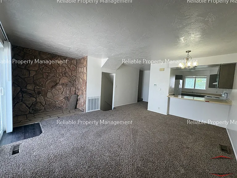 1524 S Falcon Dr — Photo 4