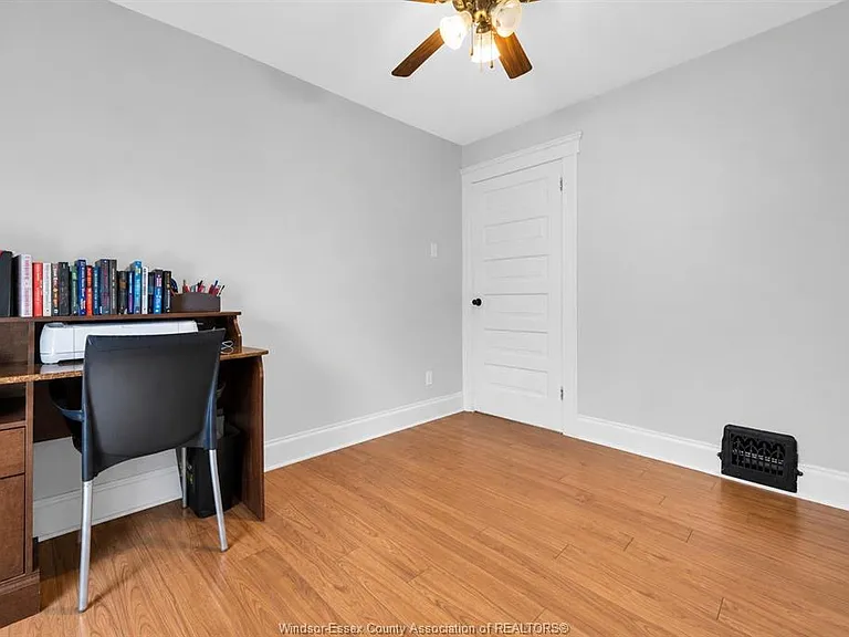 521 Windermere Rd — Photo 18