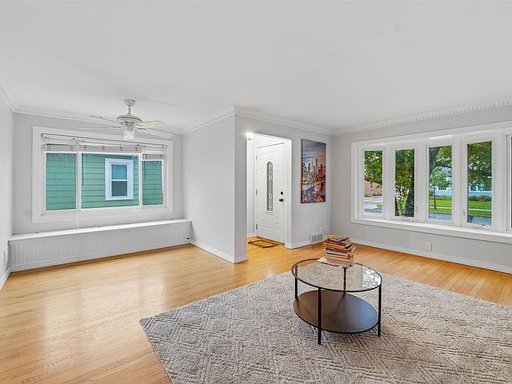 4th image of 382 E 11th St