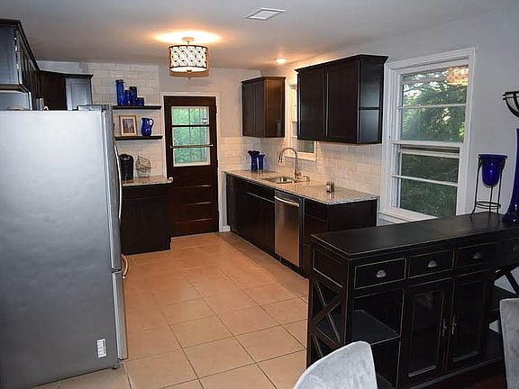 5th image of 2547 Woodberry Dr