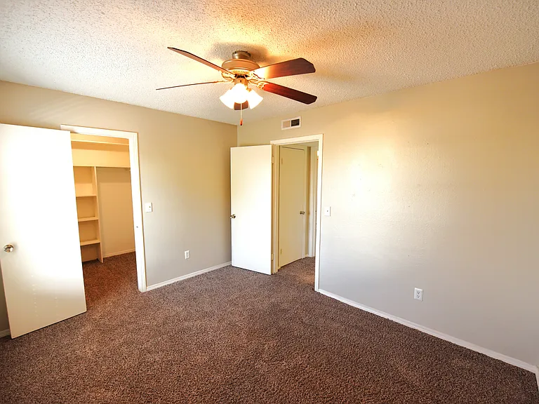 Raintree Meadows Apartments — Photo 14