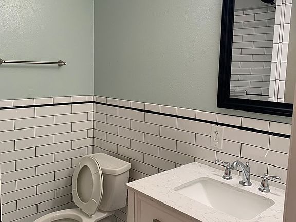 4th image of 54 NW Lake Pl Unit A
