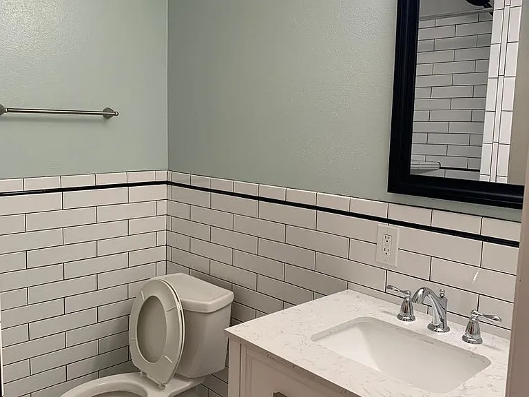 54 NW Lake Pl #A — Photo 4