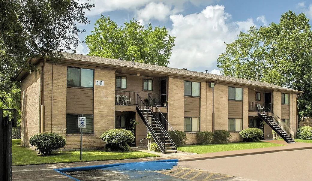 Plymouth Village Apartments — Photo 1