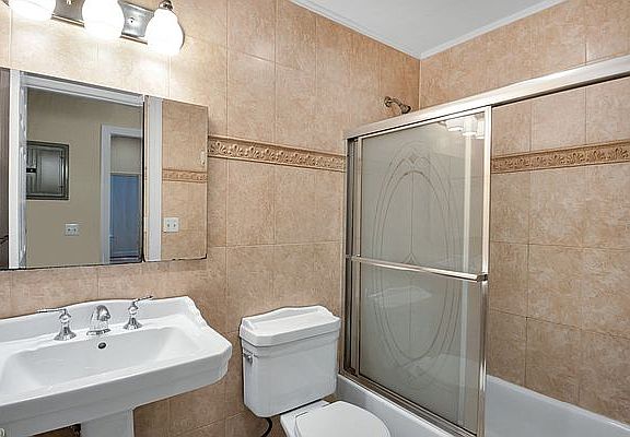 3rd image of 6 E 36th St APT 3