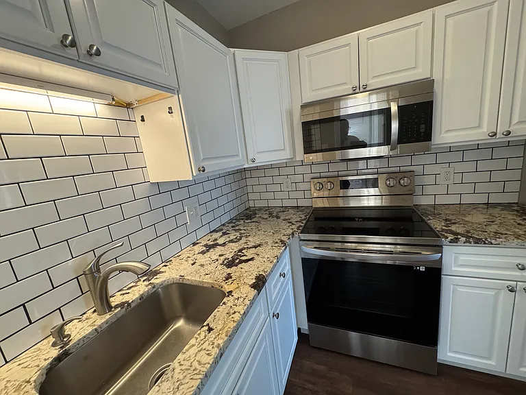 15 2nd Ave #3 — Photo 3