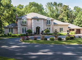 4509 Deer Park Rd, Oconomowoc, WI 53066