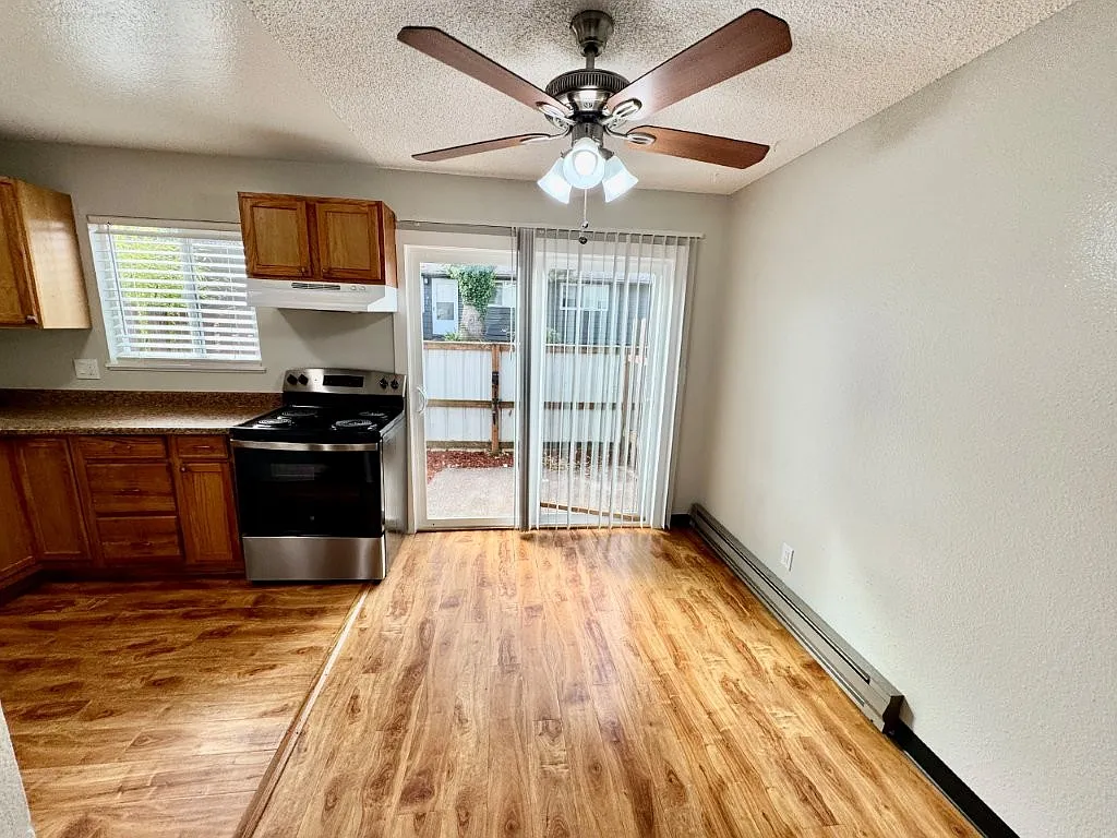 2 bed, 850 sqft, $1,450 — Photo 2