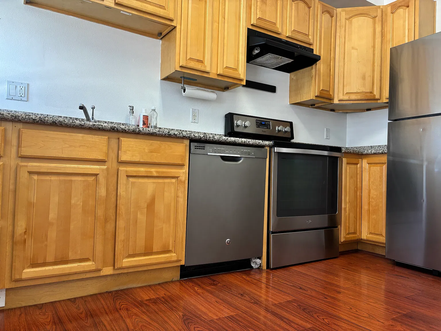 1 bed, 656 sqft, $1,950 — Photo 3