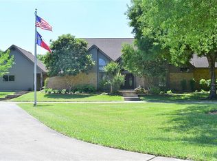 410 Country Ln, League City, TX 77573