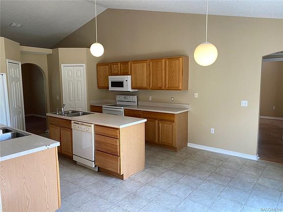 3rd image of 7911 N Fieldstone Dr