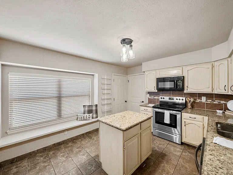 1320 Clearview Dr — Photo 13