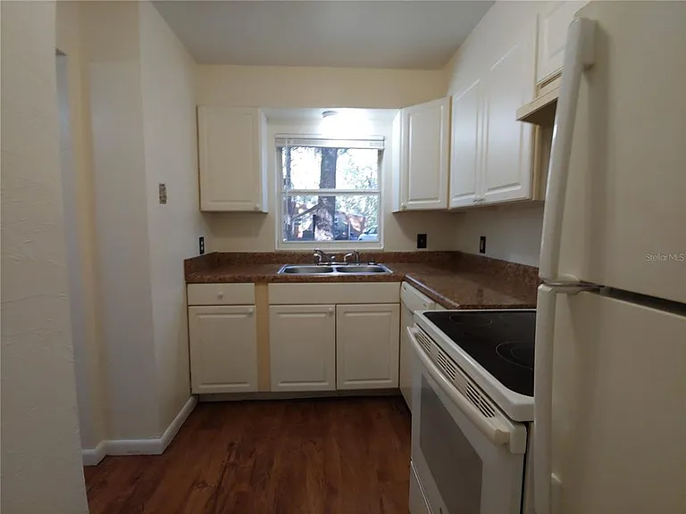 208 NE 7th Pl #A — Photo 12