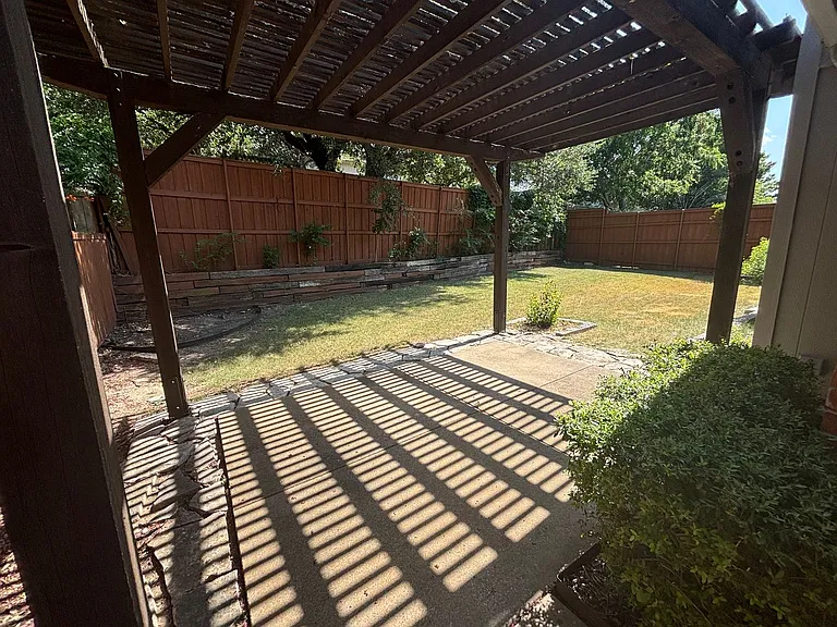 2316 London Dr — Photo 25