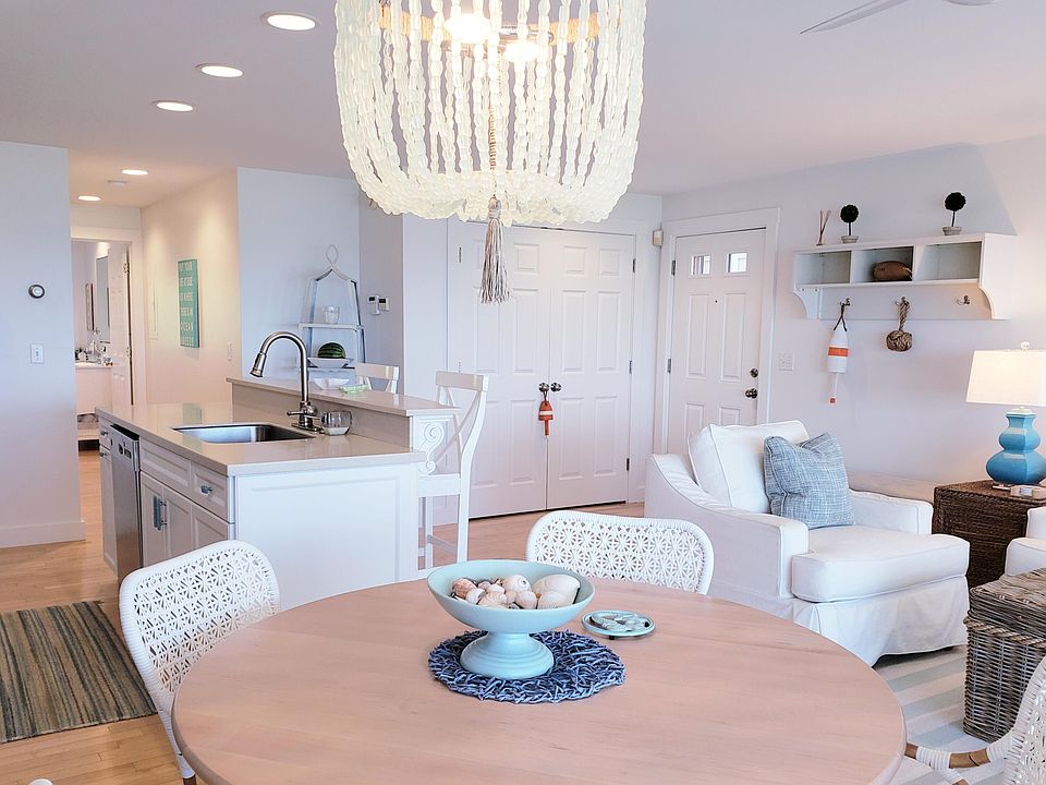 1st image of 193 E Grand Avenue #7