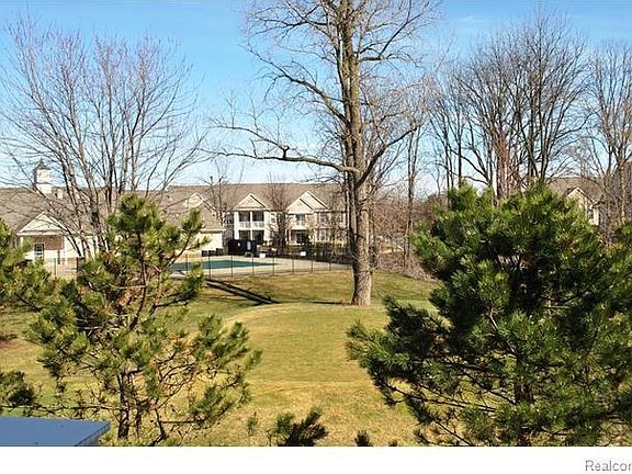 4th image of 1976 Pinecroft Dr