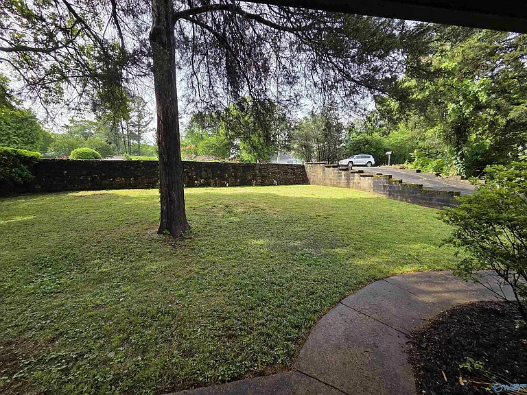 1209 Governors Dr SE — Photo 27