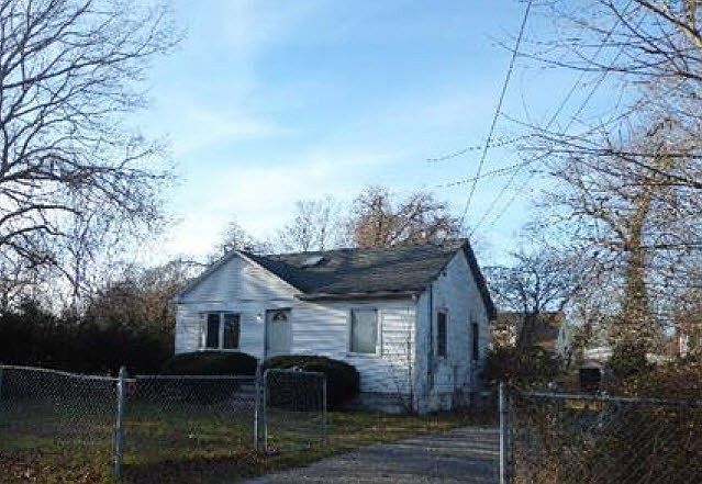 2nd image of 289 Commack Rd
