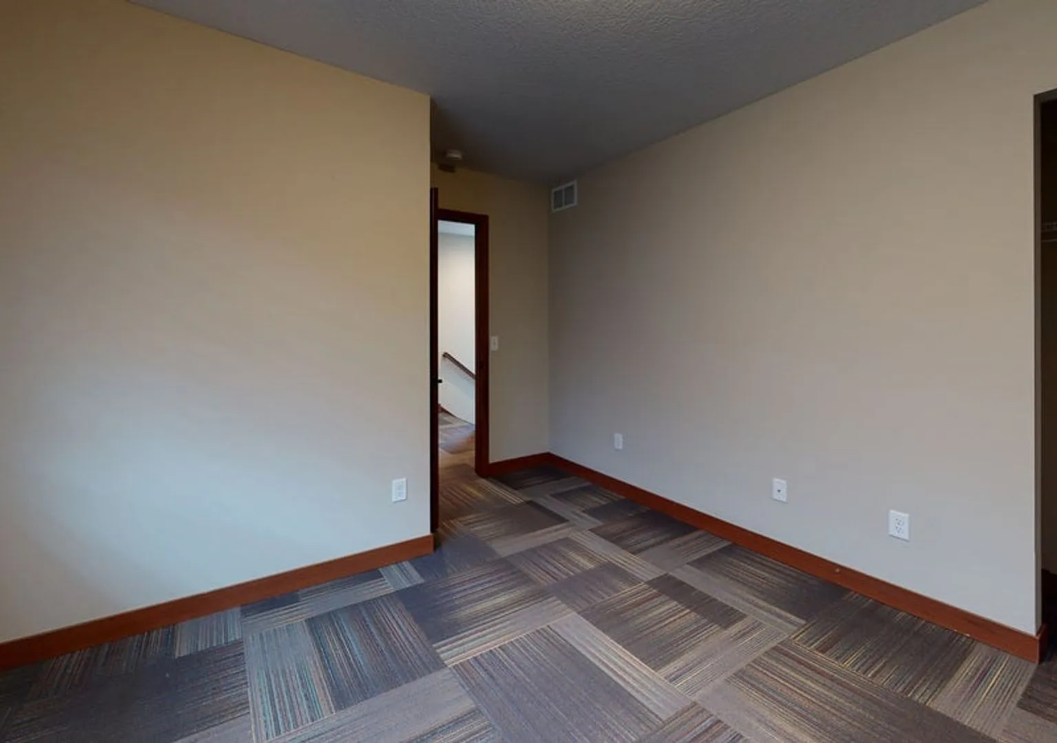 1511 Rollins Ave SE — Photo 3