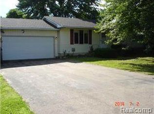 717 Hazelnut St, Fowlerville, MI