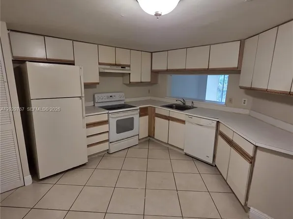 9901 Westview Dr APT 337, Pompano Beach, FL 33076