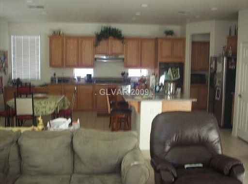 3rd image of 995 Roseberry Dr