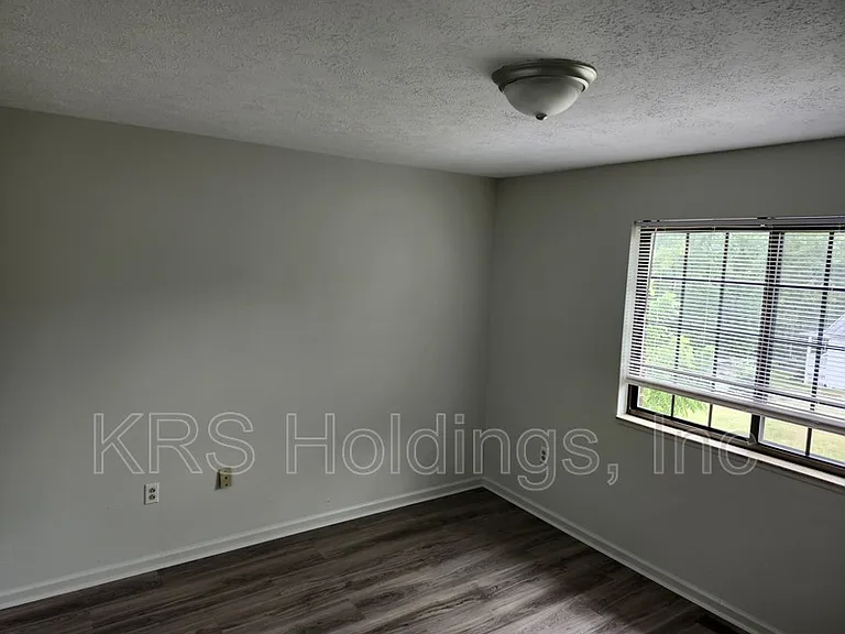 208 Straith St #C23 — Photo 6