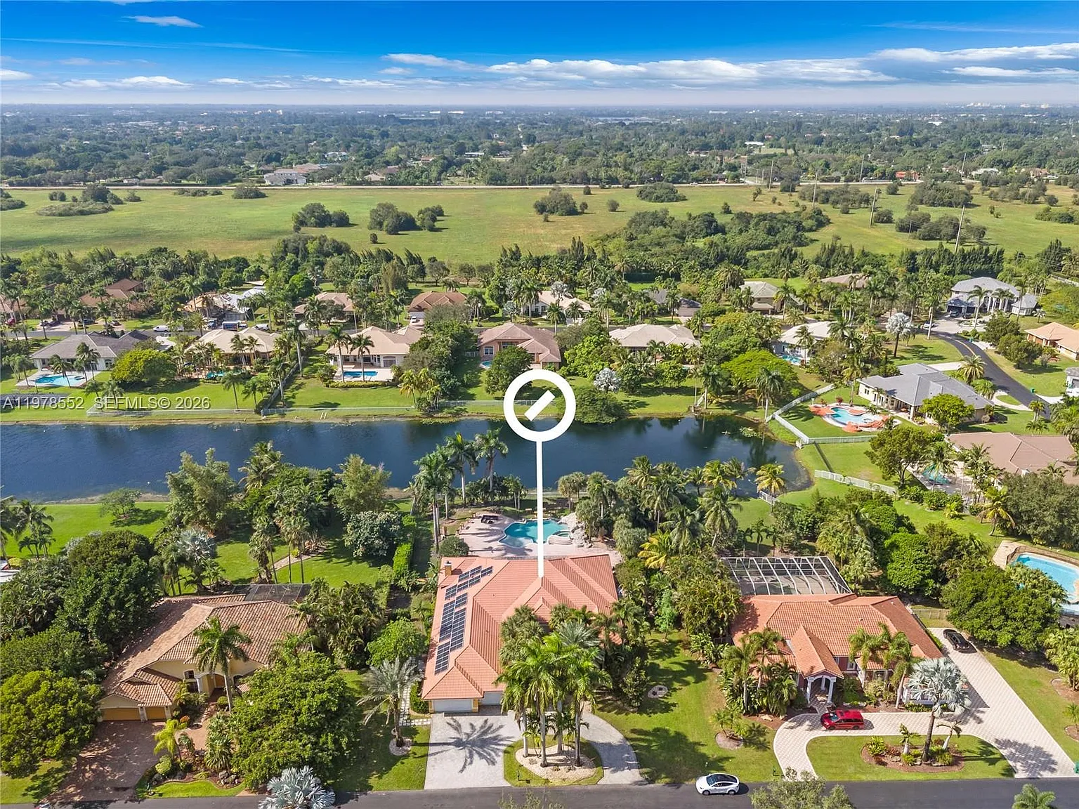 7 bed, 4718 sqft, $13,500 — Photo 4