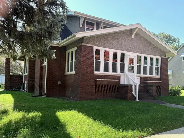 1204 6th St, Peru, IL 61354