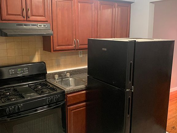4th image of 147 36th St #29E