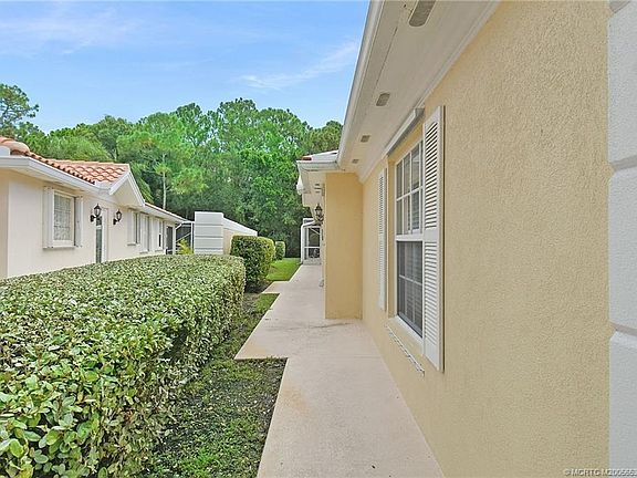 3rd image of 768 SW Balmoral Trce