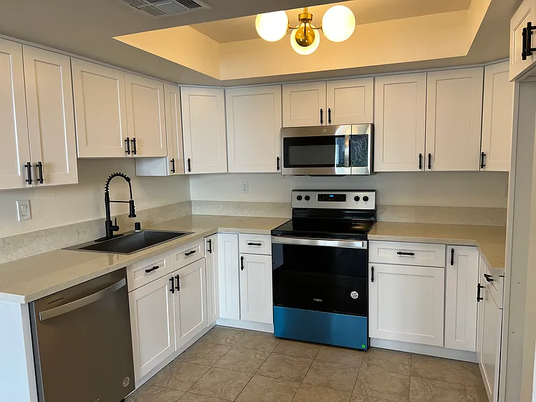 18408 Hatteras St — Photo 3