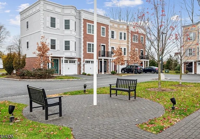 25 Stonybrook Cir #25 — Photo 4