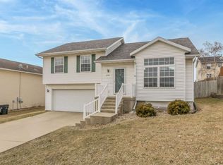 3718 Knight Dr SW, Cedar Rapids, IA 52404