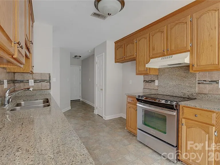 136 Trollingwood Ln — Photo 14