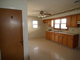 5th image of 410 Laurel St