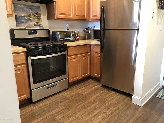4th image of 16 Lake Ave APT 19